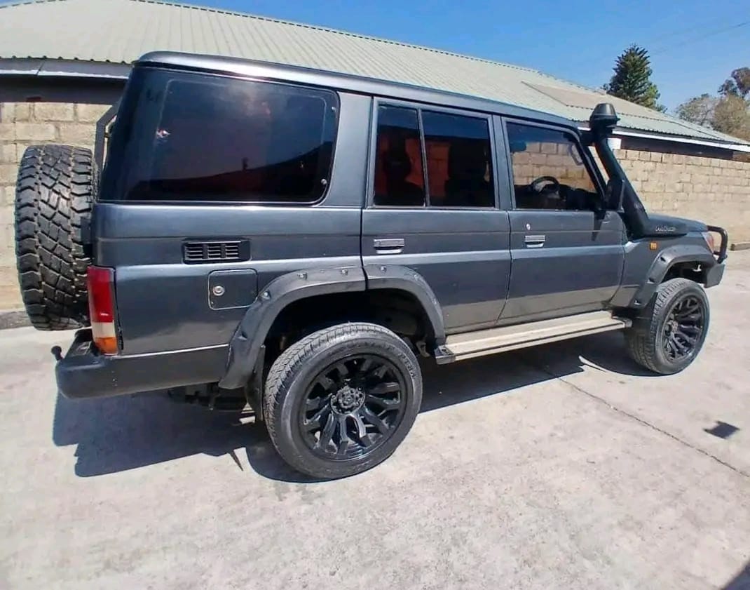 4x4 Land Cruiser hire vehicle
